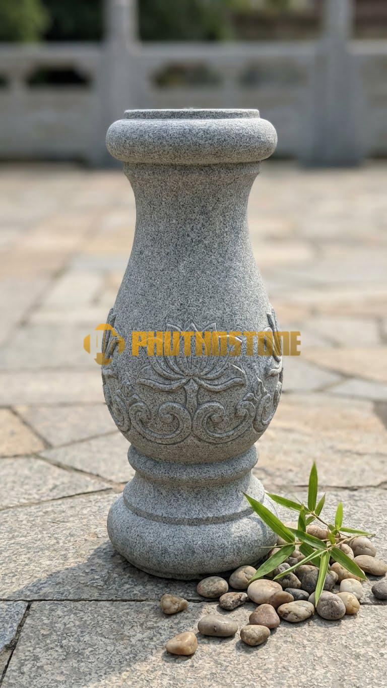 Con Tiện Đá Đá Da Báo Lục Giác (6 Cạnh): Trụ hình lục lăng đều, cao 70cm, đk 13cm, các cạnh sắc sảo, không chạm hoa văn.