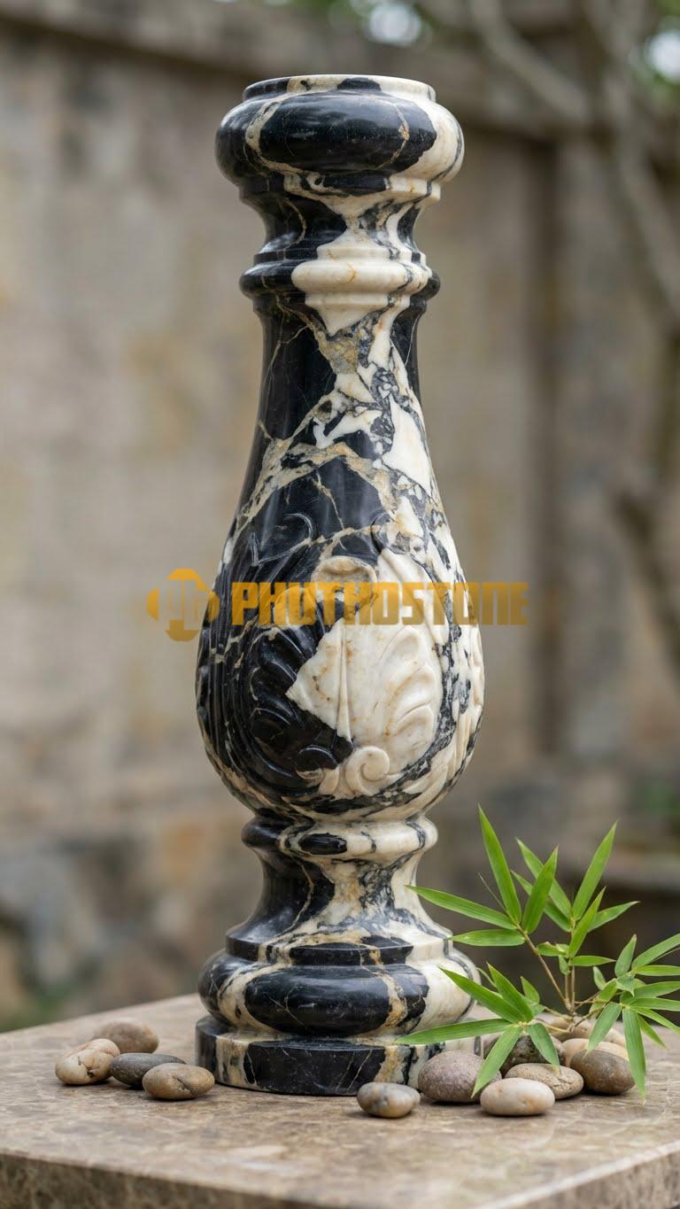 Con Tiện Đá Đá Da Báo Trúc Hóa Long: Dáng đốt trúc nhưng phần đầu uốn cong nhẹ mô phỏng đầu rồng, cao 80cm, đk 14cm.