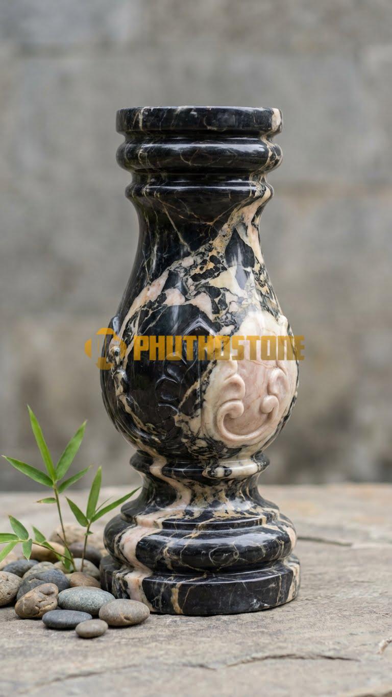 Con Tiện Đá Đá Da Báo Vuông Đơn Giản: Dáng trụ vuông thẳng đứng, cao 70cm, vuông 12cm, bốn mặt phẳng trơn, mài vát nhẹ 4 góc.