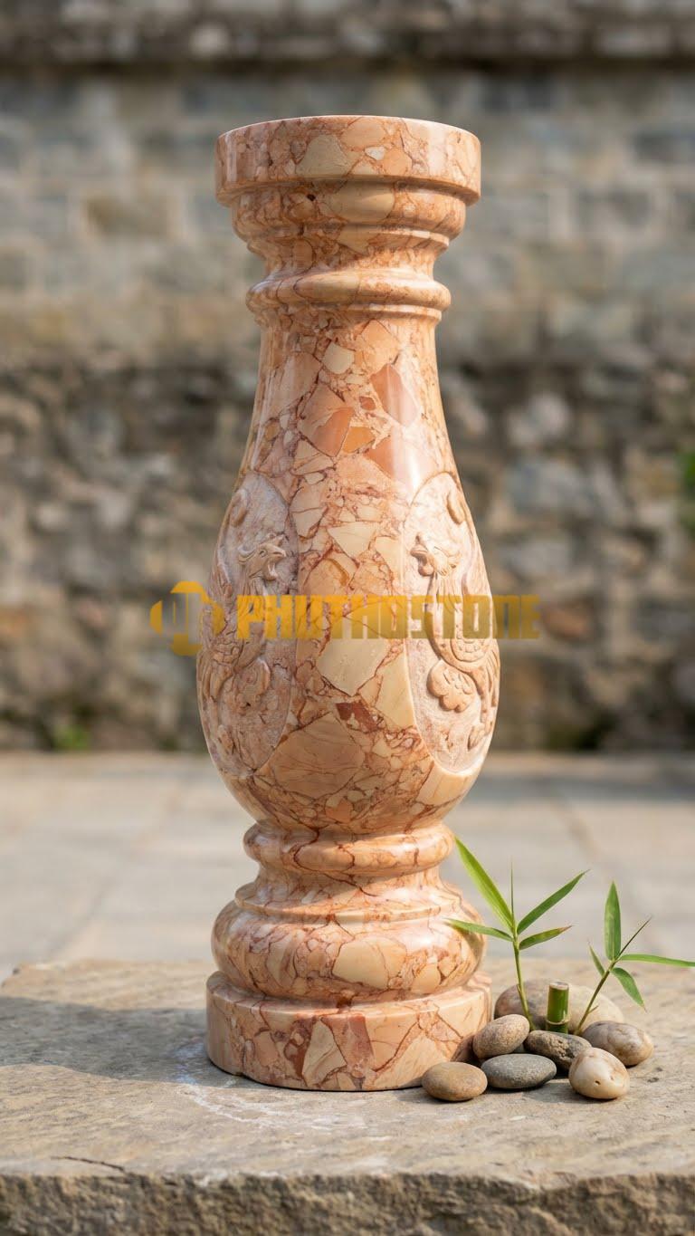 Con Tiện Đá Đá Hồng Lục Bình Chạm Phượng: Dáng lục bình, cao 80cm, đk 16cm, thân bình chạm khắc hình chim Phượng hoàng.