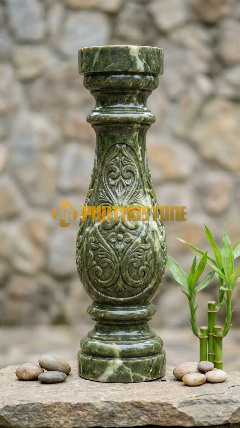 Con Tiện Đá Serpentine Hồ Lô Đơn: Dáng 2 bầu tròn chồng lên nhau như quả hồ lô, cao 65cm, đk 14cm, tượng trưng sức khỏe.