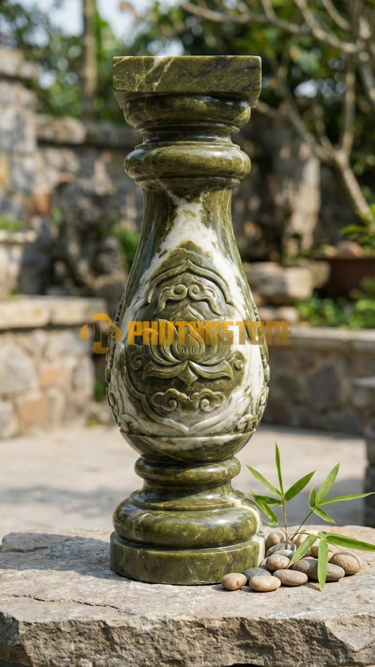 Con Tiện Đá Serpentine Vuông Vát Kim Cương: Trụ vuông, cao 75cm, vuông 12cm, 4 cạnh vát sâu 45 độ tạo thành hình bát giác biến thể.