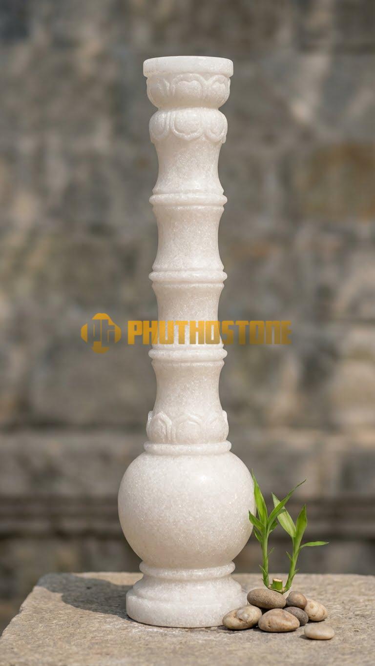 Con Tiện Đá Trắng Muối Đốt Trúc 5 Đốt: Mô phỏng thân trúc dáng cao với 5 đốt, cao 80cm, đk 12cm, thanh mảnh và nho nhã.