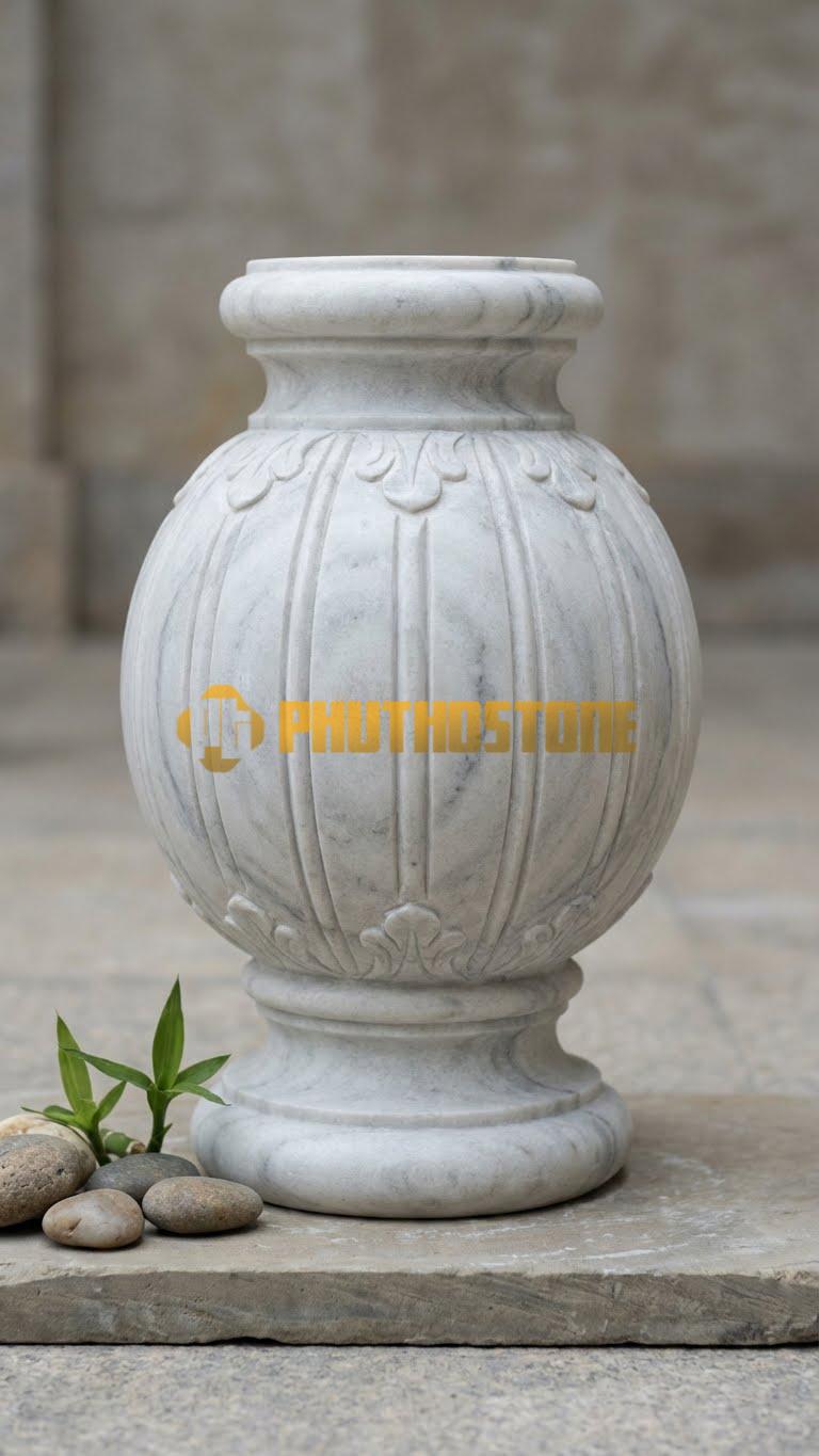 Con Tiện Đá Trắng Xanh Lục Bình Khía Múi (Quả Dưa): Dáng bầu dục, cao 70cm, đk 14cm, thân khía rãnh dọc như múi dưa gang.
