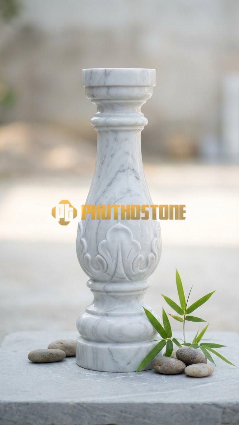 Con Tiện Đá Trắng Yên Bái Hồ Lô Kép: Dáng 3 bầu tròn nhỏ dần về phía trên, cao 85cm, đk 15cm, dáng cao lạ mắt.