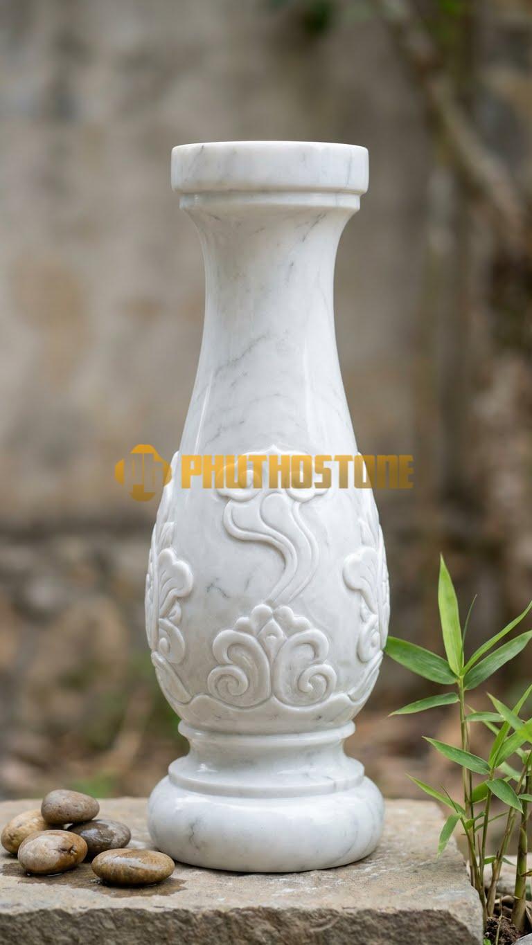 Con Tiện Đá Trắng Yên Bái Lục Bình Bụng Béo: Dáng bầu to ở giữa thấp, cao 60cm, đk 15cm, tạo cảm giác vững chãi, mập mạp.