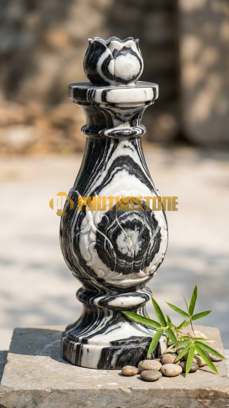 Con Tiện Đá Tuyết Sơn Đài Sen (Đầu Nụ): Thân tròn trơn, phần đỉnh tạo hình búp sen đang e ấp, cao 80cm, đk 12cm.