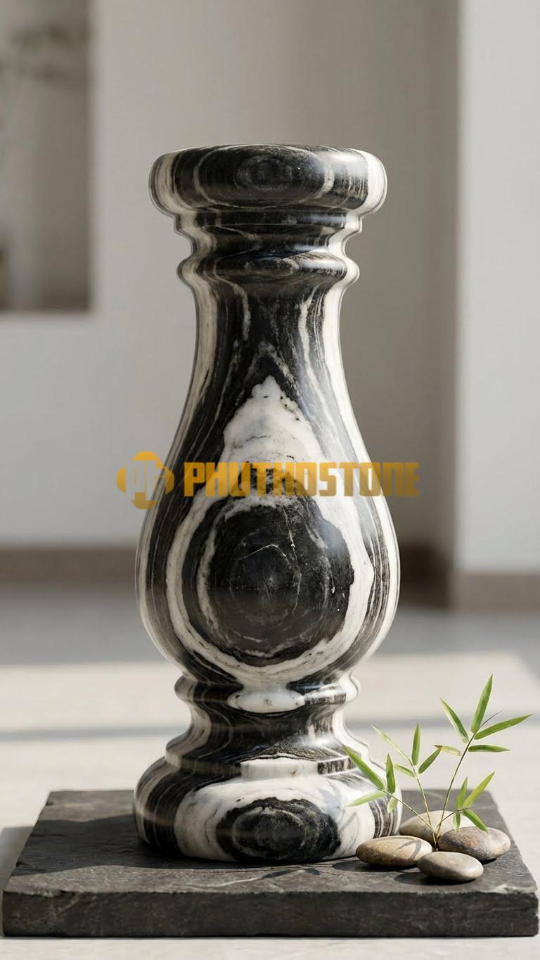Con Tiện Đá Tuyết Sơn Lục Bình Bụng Béo: Dáng bầu to ở giữa thấp, cao 60cm, đk 15cm, tạo cảm giác vững chãi, mập mạp.