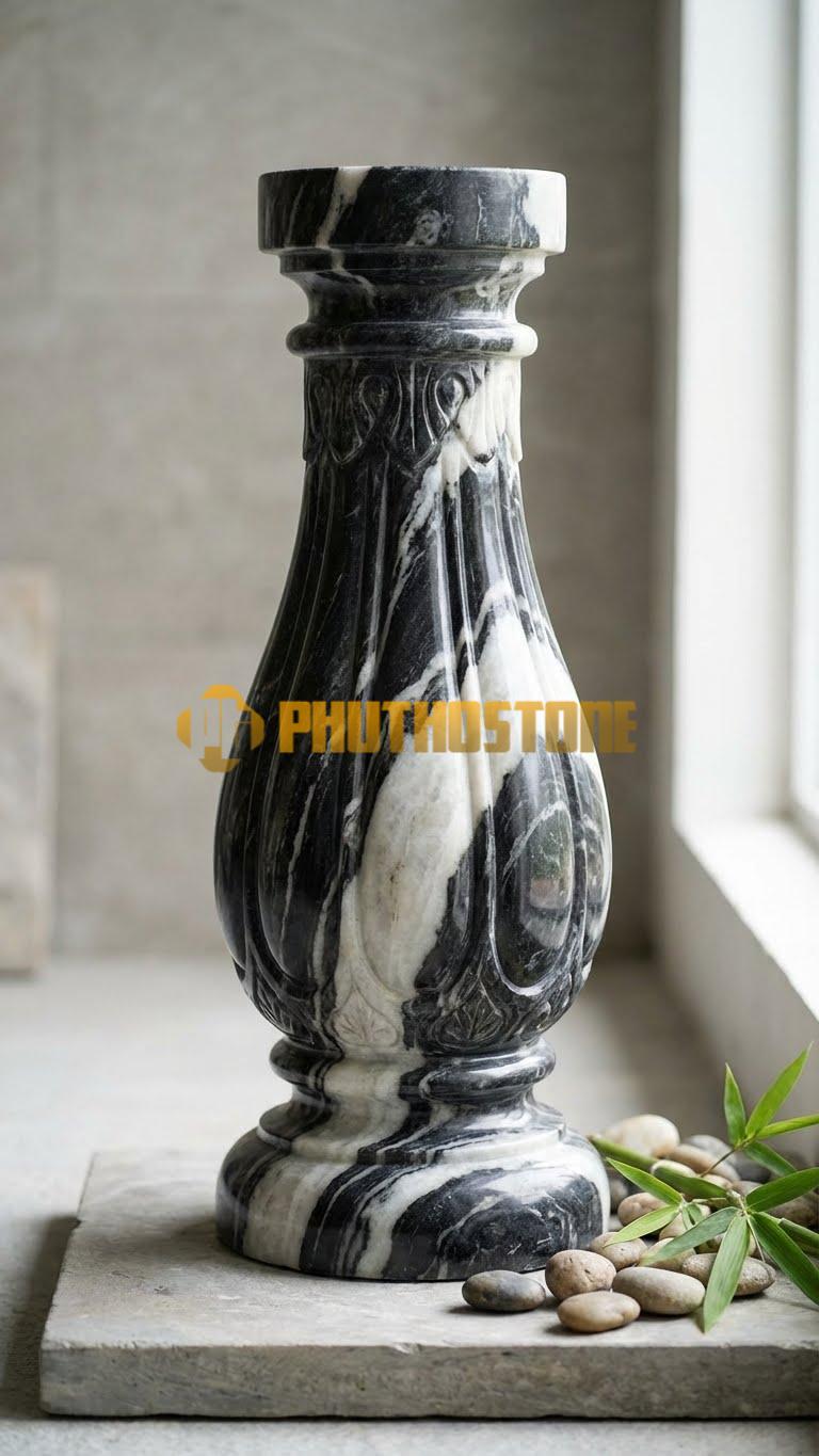 Con Tiện Đá Tuyết Sơn Lục Bình Khía Múi (Quả Dưa): Dáng bầu dục, cao 70cm, đk 14cm, thân khía rãnh dọc như múi dưa gang.