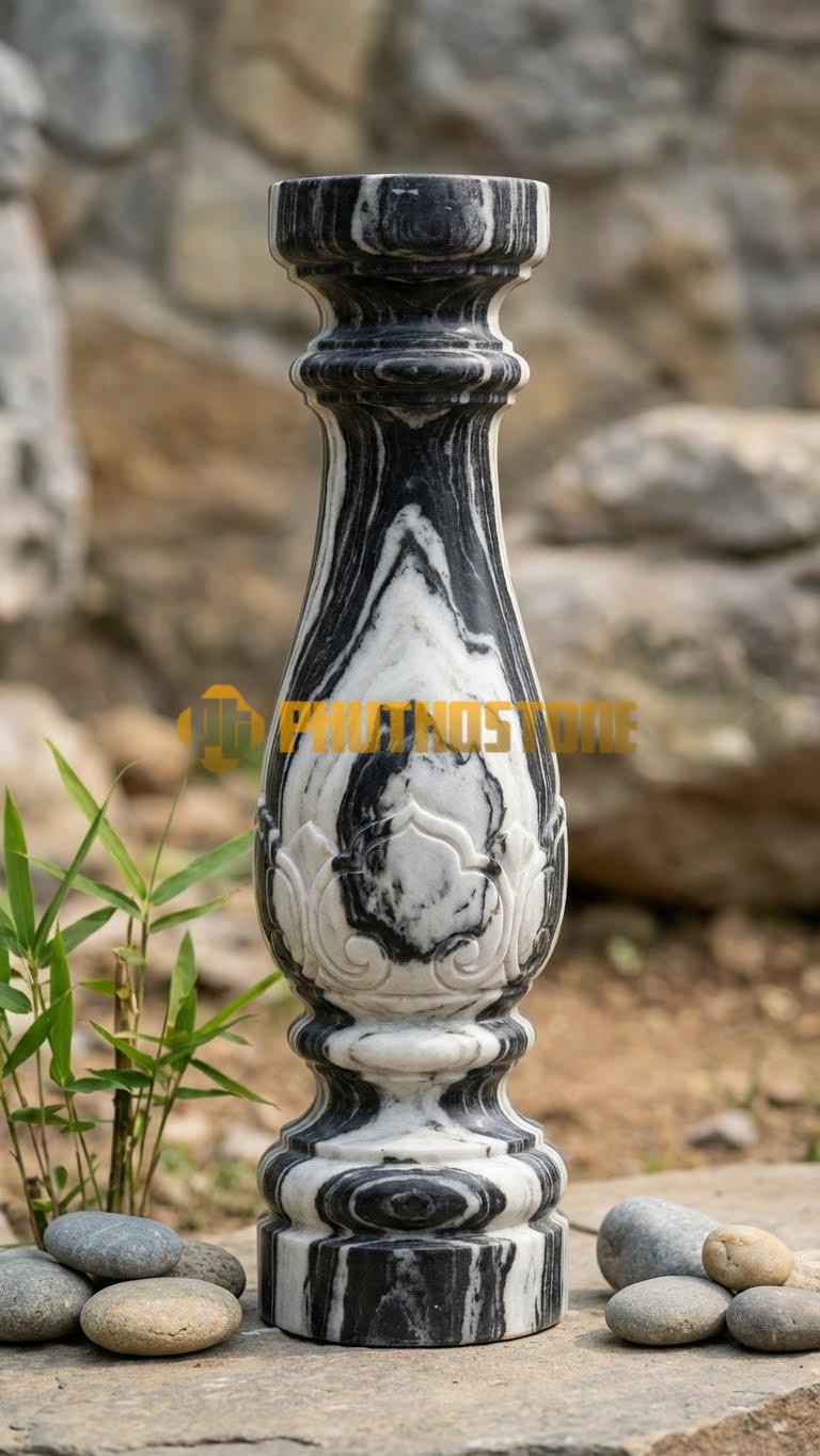 Con Tiện Đá Tuyết Sơn Lục Bình Truyền Thống: Dáng bình bông thắt cổ chai, cao 70cm, đường kính (đk) 12cm, bề mặt trơn đánh bóng mờ.