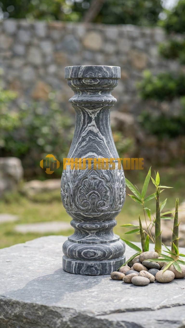 Con Tiện Đá Vân Mây Đài Sen (Đầu Nụ): Thân tròn trơn, phần đỉnh tạo hình búp sen đang e ấp, cao 80cm, đk 12cm.