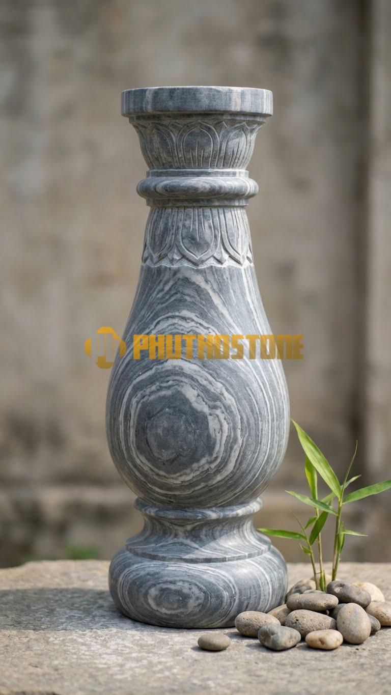 Con Tiện Đá Vân Mây Lục Bình Chạm Sen (Cổ): Dáng lục bình, cao 75cm, đk 14cm, phần cổ bình chạm vòng cánh sen ngửa.