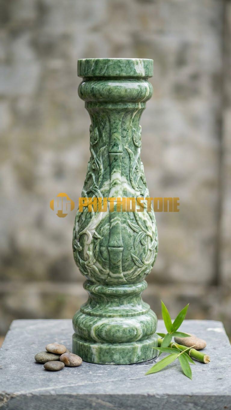 Con Tiện Đá Xanh Ấn Đốt Trúc 3 Đốt: Mô phỏng thân cây trúc với 3 đốt đều nhau, cao 60cm, đk 10cm, các mắt trúc chạm nổi rõ nét.