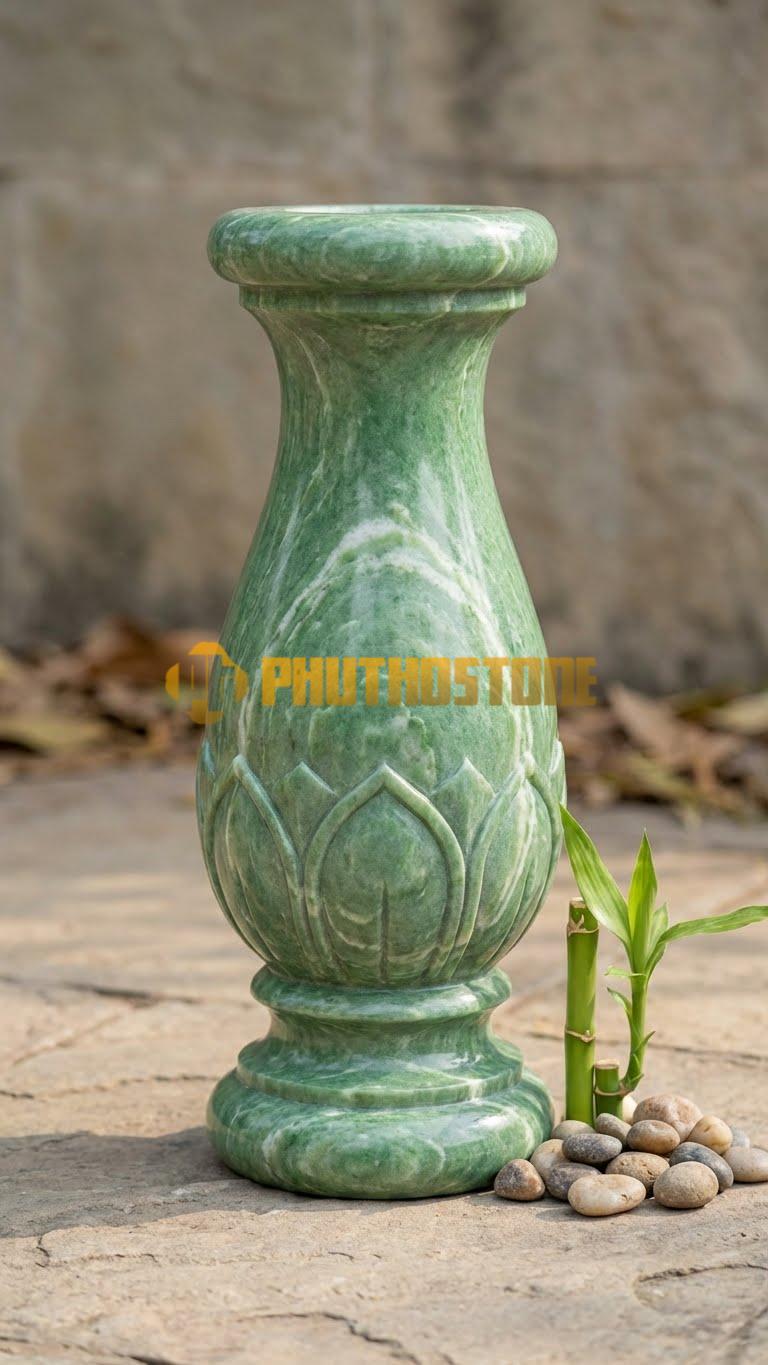 Con Tiện Đá Xanh Ấn Lục Bình Chạm Sen (Đáy): Dáng lục bình, cao 75cm, đk 14cm, phần bầu dưới chạm cánh sen úp bao quanh.