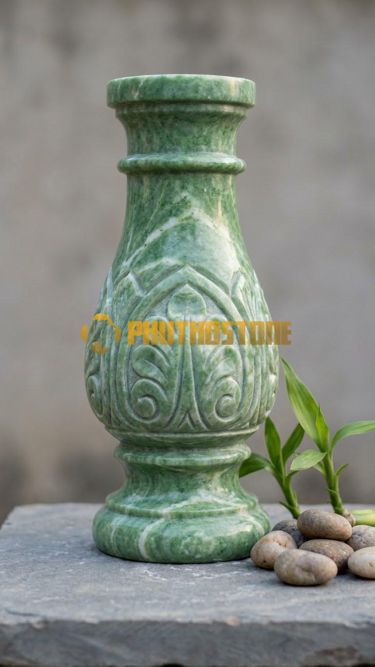 Con Tiện Đá Xanh Ấn Lục Giác (6 Cạnh): Trụ hình lục lăng đều, cao 70cm, đk 13cm, các cạnh sắc sảo, không chạm hoa văn.