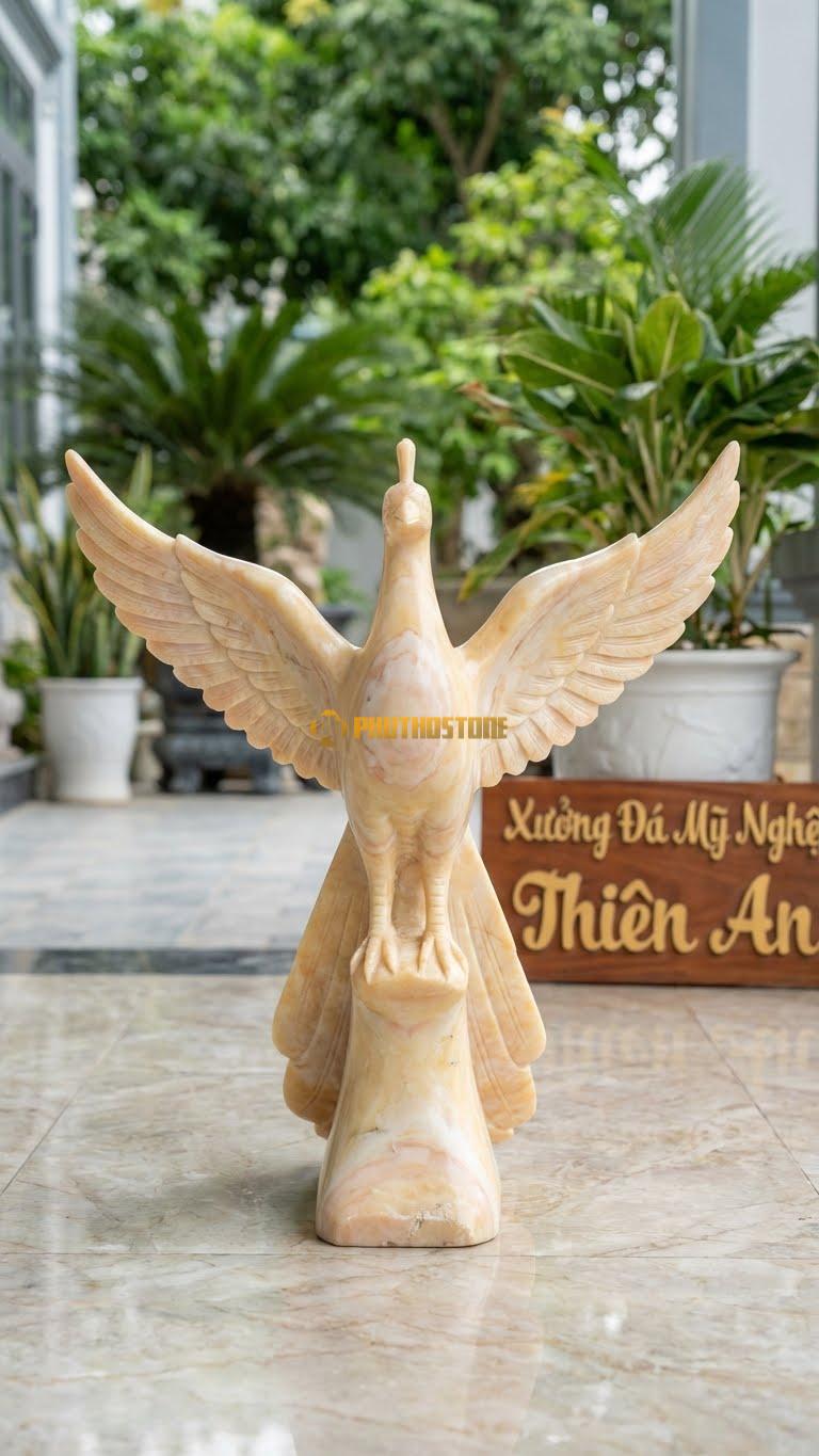 Công Múa Bằng Đá Vàng Nghệ An, Kiểu Dáng Cánh Dang Rộng, Chân Nhón. Kích Thước Cao 45cm.