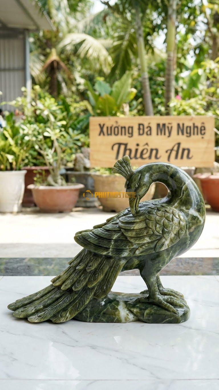Công Quay Đầu (Hồi Thủ) Bằng Đá Serpentine, Kiểu Dáng Mỏ Rỉa Lông Cánh. Kích Thước Dài 40cm.