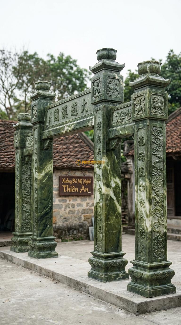 Cổng Tam Quan Đá Serpentine Tứ Linh (Long Lân Quy Phụng): Chạm khắc kỹ trên 4 mặt cột và vách. Cột chính vuông 40cm; Rộng phủ bì 5m30