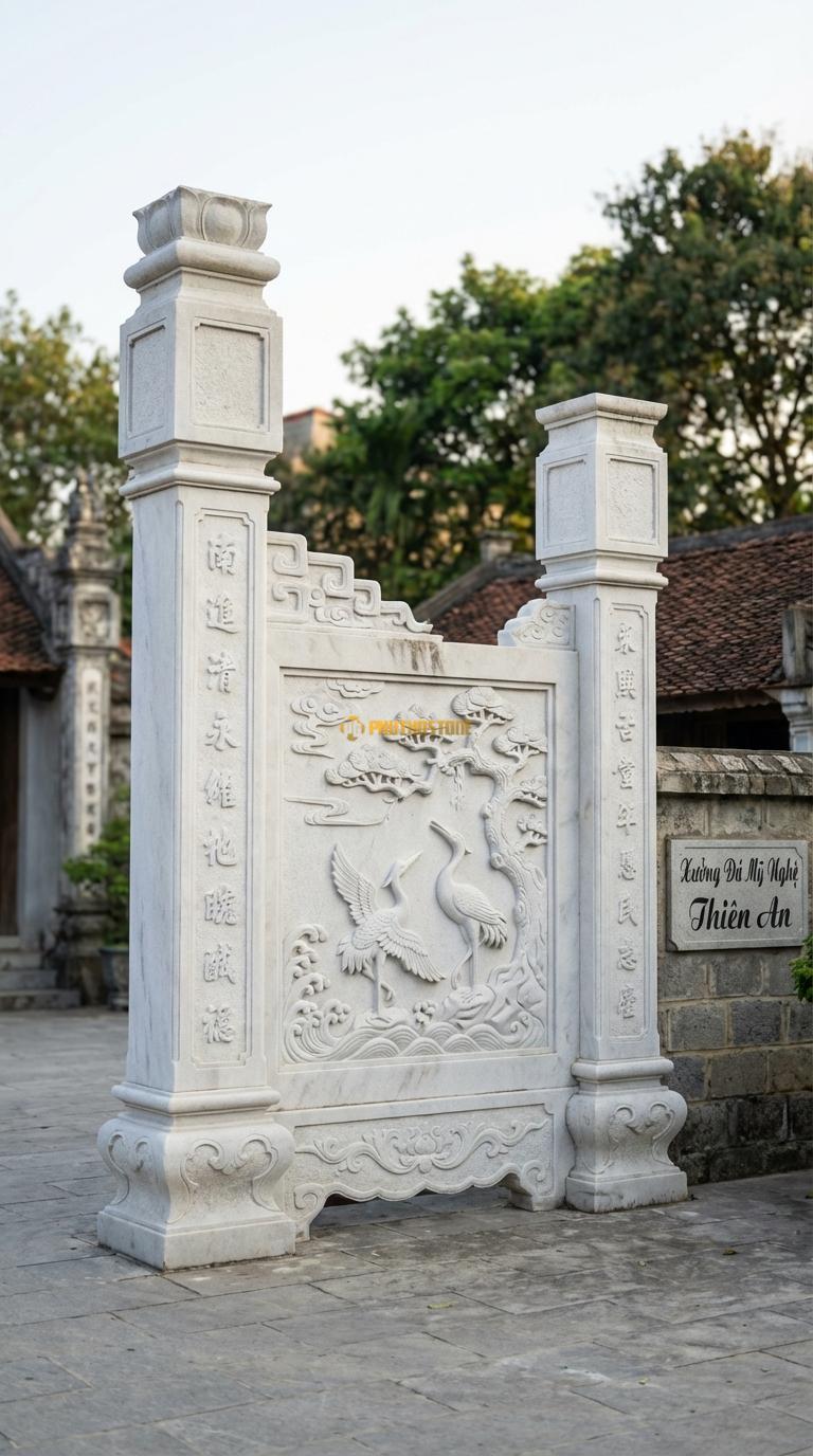 Cổng Tam Quan Đá Trắng Muối Tùng Hạc Diên Niên: Vách cổng chạm hạc dưới gốc tùng. Cột chính vuông 32cm; Rộng phủ bì 3m42