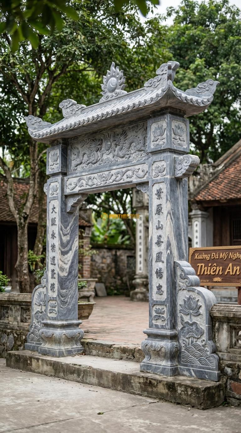Cổng Tam Quan Đá Vân Mây Lưỡng Long Chầu Nguyệt: Đỉnh mái đặt mặt nguyệt lửa, đầu đao mây. Cột chính vuông 35cm; Rộng phủ bì 4m15