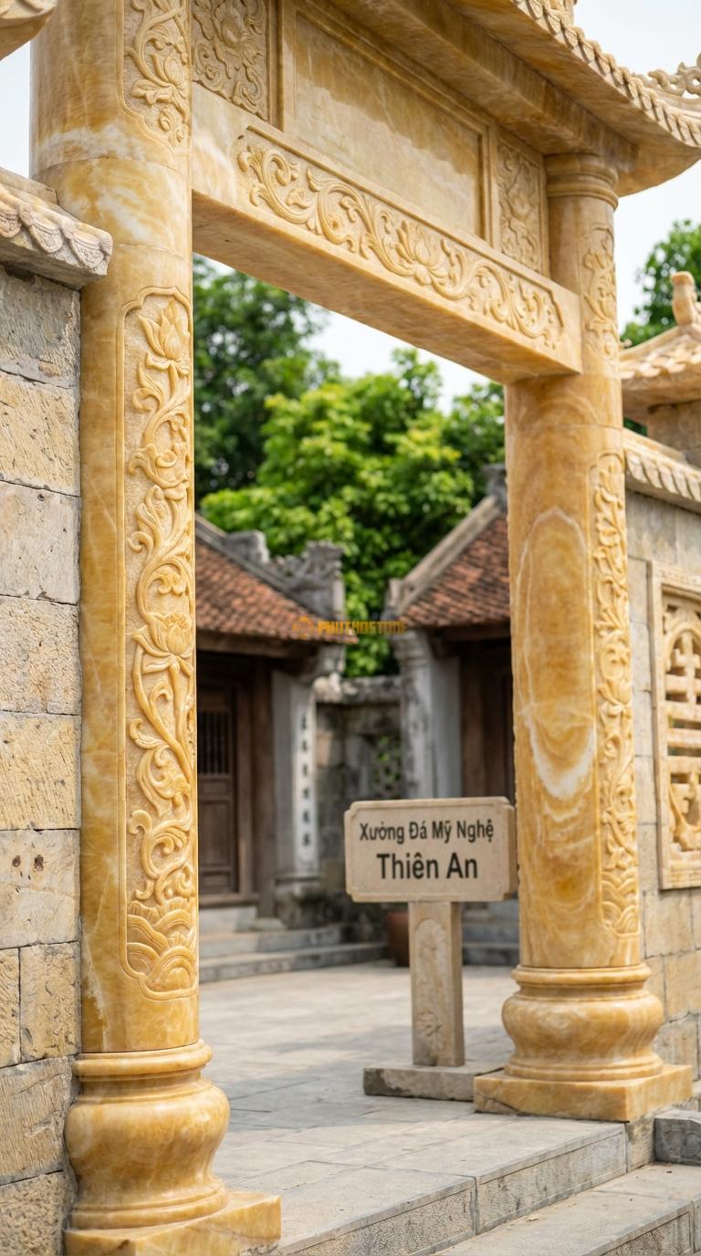 Cổng Tam Quan Ngọc hoàng long Sen Hóa: Họa tiết dây sen mềm mại chạy dọc cột, phù hợp cổng chùa. Cột tròn đường kính 35cm; Rộng phủ bì 3m68