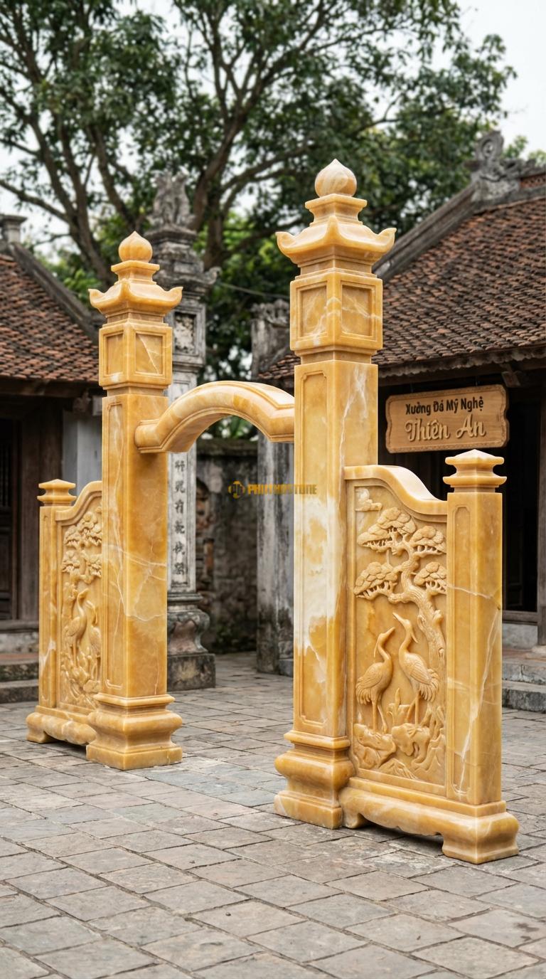 Cổng Tam Quan Ngọc hoàng long Tùng Hạc Diên Niên: Vách cổng chạm hạc dưới gốc tùng. Cột chính vuông 32cm; Rộng phủ bì 3m42