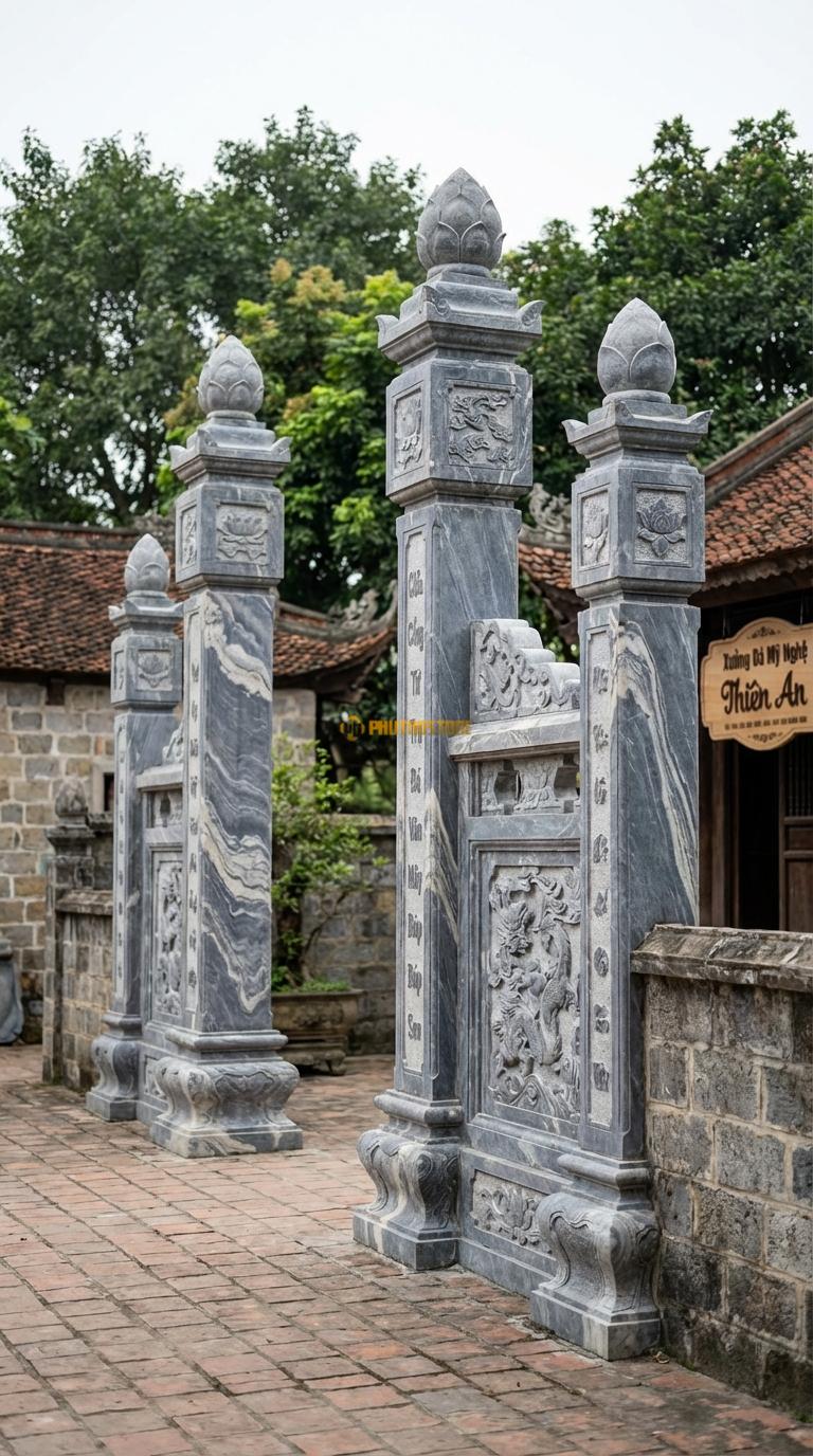 Cổng Tứ Trụ Đá Vân Mây Búp Sen: Đỉnh 4 cột là 4 búp sen đá (dành cho kiến trúc Phật giáo/thanh tịnh). Cột chính vuông 28cm; Cao cột chính 4m1