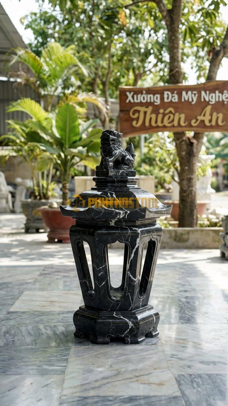 Cuốn Thư Đá Đen Tia Chớp Cột Đèn Kết Hợp Nghê L167: Dưới Là Lồng Đèn, Trên Nắp Đèn Có Con Nghê Nhỏ. (L167 x H155 Cm).