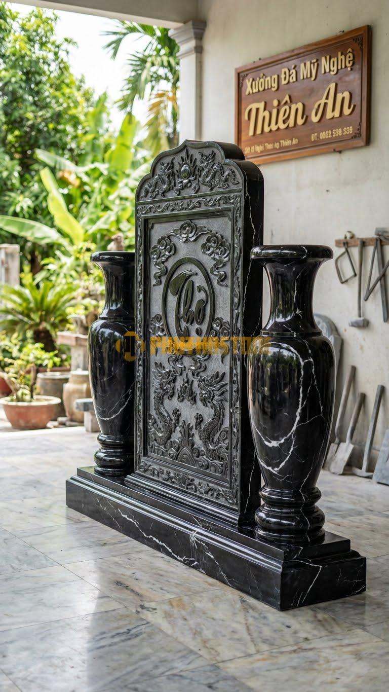 Cuốn Thư Đá Đen Tia Chớp Tam Quan Lục Bình L280: Hai Cột Bên Là 2 Lọ Lục Bình Đá Khổng Lồ. (L280 x H176 Cm).