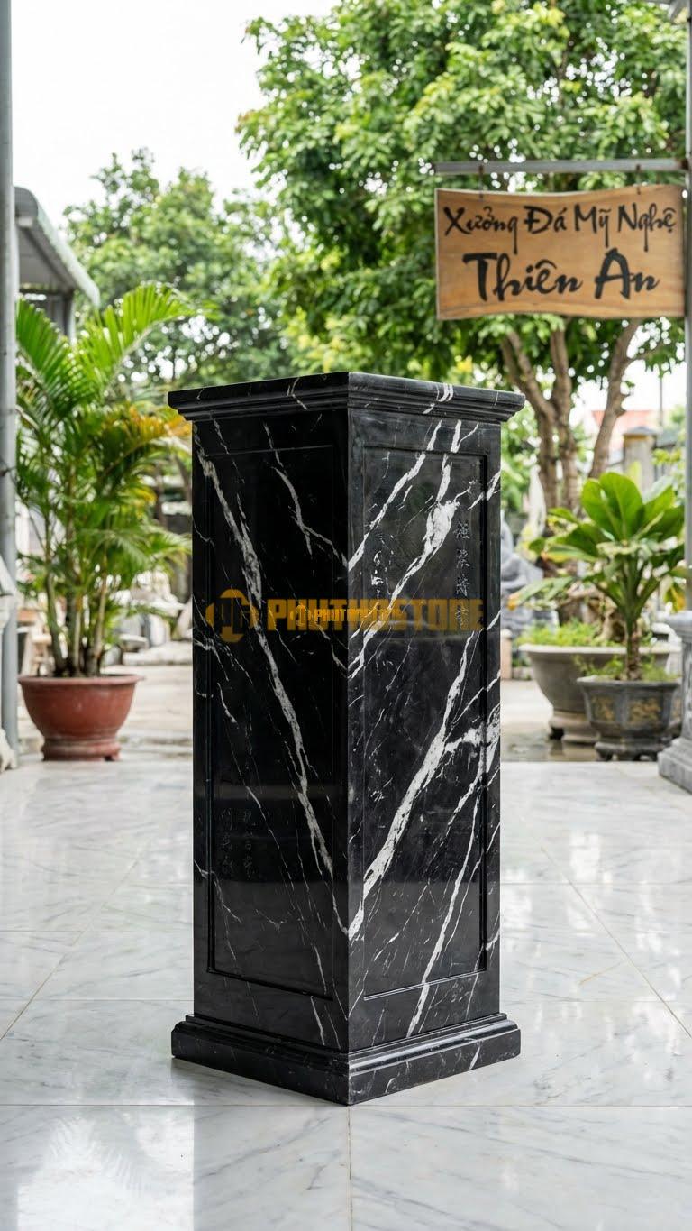 Cuốn Thư Đá Đen Tia Chớp Xanh Rêu Cột Vuông L133: Thiết Kế Hiện Đại, Vuông Vức, Ít Hoa Văn. (L133 x H117 Cm).
