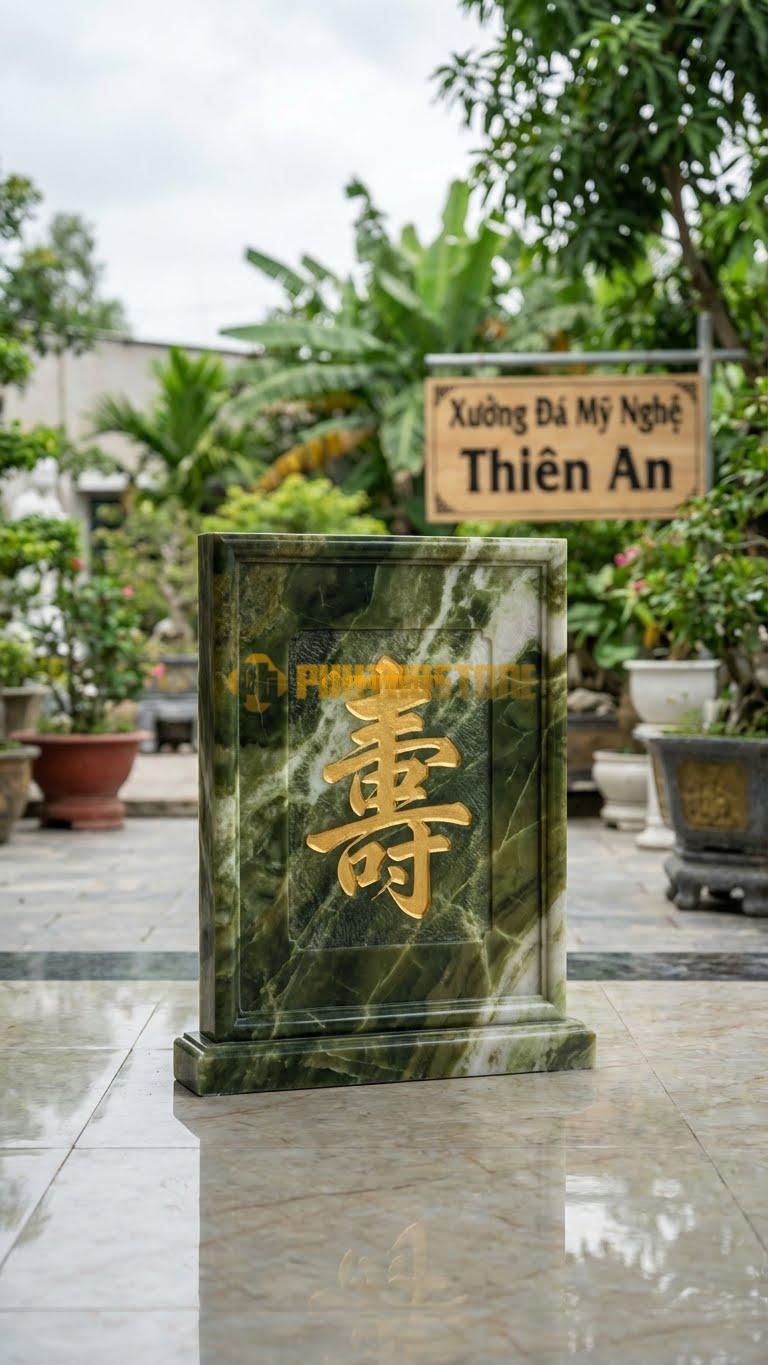 Cuốn Thư Đá Serpentine Chữ Thọ Mạ Vàng L133: Chữ Thọ Khắc Chìm Và Sơn Nhũ Vàng. (L133 x H89 Cm).