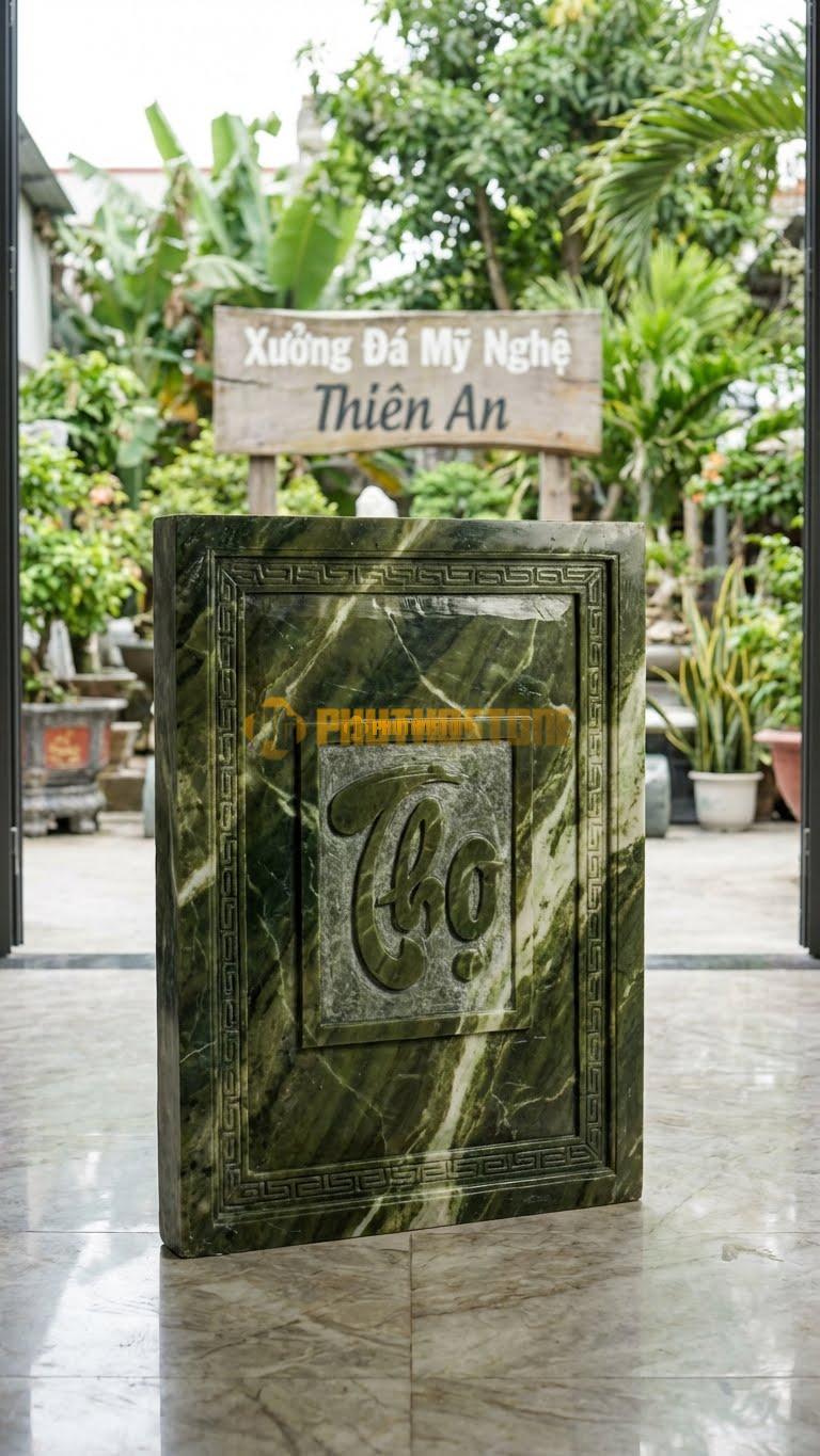 Cuốn Thư Đá Serpentine Chữ Thọ Vuông L147: Chữ Thọ Vuông Vức, Viền Gấm. (L147 x H89 Cm).