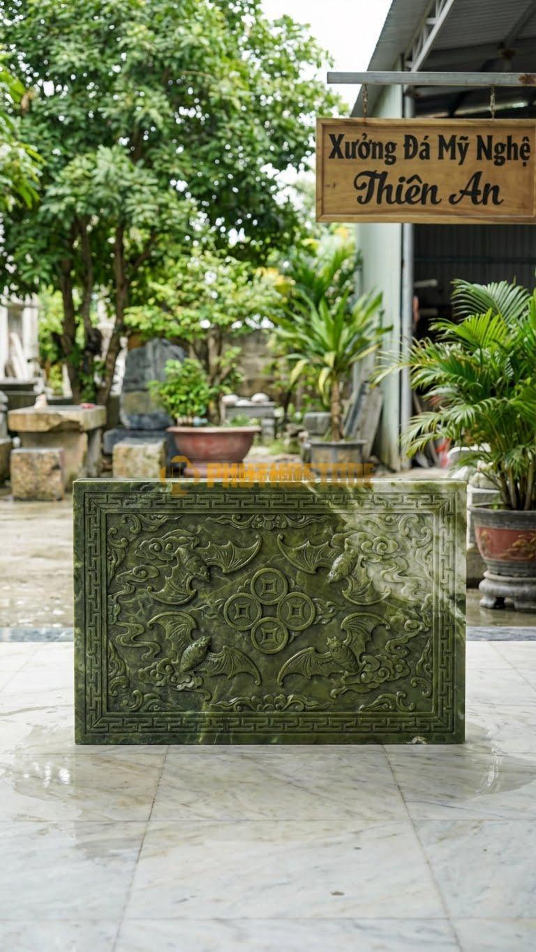 Cuốn Thư Đá Serpentine Dơi Ngậm Tiền L133: Dơi Dang Cánh Ngậm Đồng Tiền Cổ (Kim Tiền). (L133 x H81 Cm).