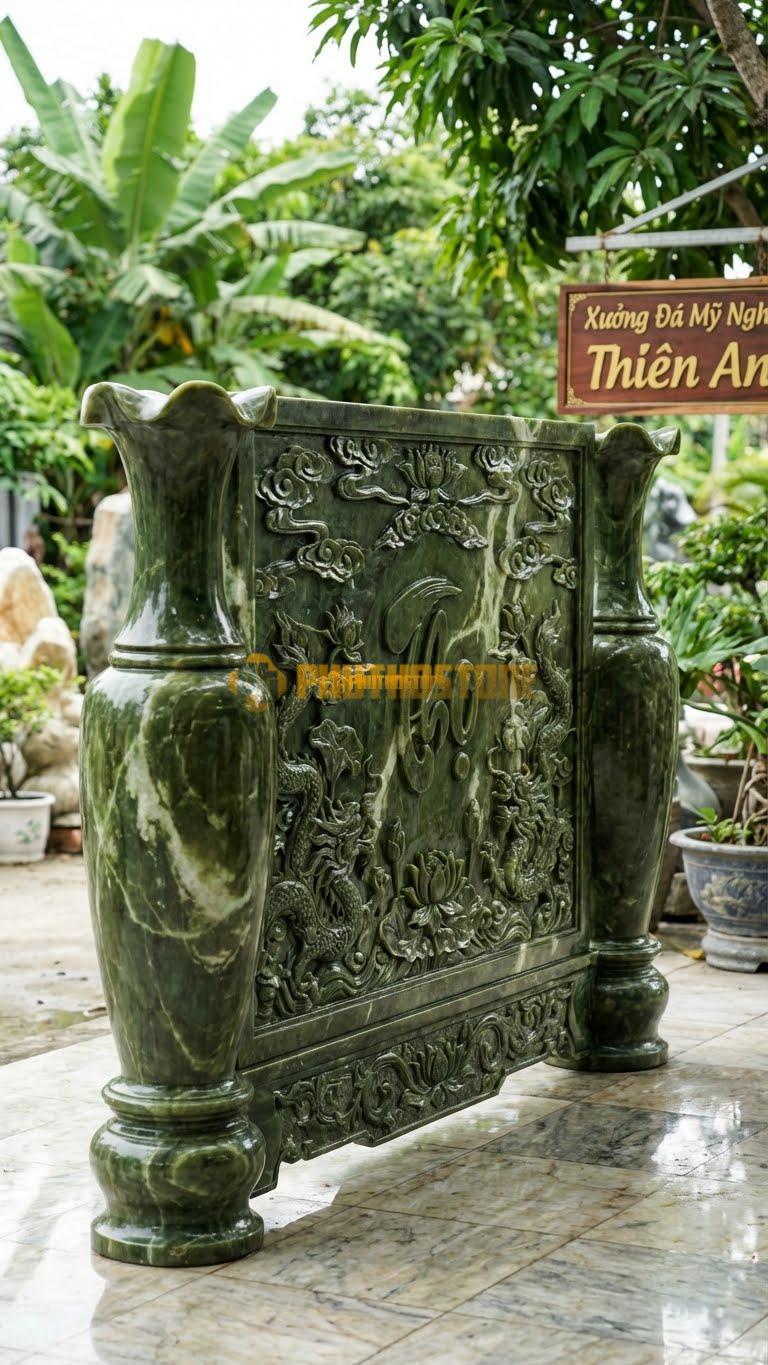 Cuốn Thư Đá Serpentine Tam Quan Lục Bình L280: Hai Cột Bên Là 2 Lọ Lục Bình Đá Khổng Lồ. (L280 x H176 Cm).