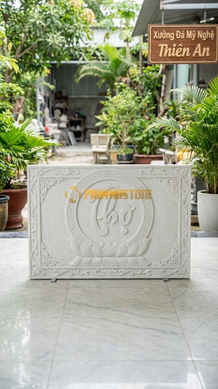 Cuốn Thư Đá Trắng Muối Chữ Thọ Sen Đỡ L127: Chữ Thọ Nằm Trên Đài Sen. (L127 x H81 Cm).