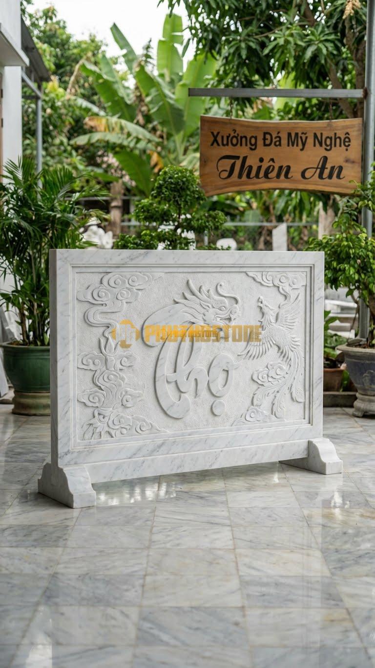 Cuốn Thư Đá Trắng Yên Bái Chữ Thọ Hóa Rồng L155: Nét Chữ Thọ Được Cách Điệu Từ Đầu Rồng. (L155 x H107 Cm).
