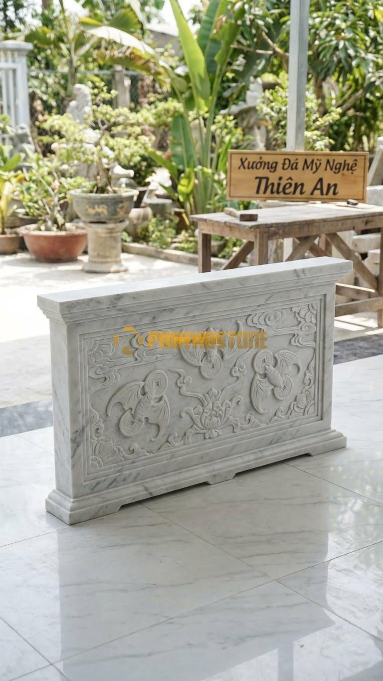 Cuốn Thư Đá Trắng Yên Bái Dơi Ngậm Tiền L133: Dơi Dang Cánh Ngậm Đồng Tiền Cổ (Kim Tiền). (L133 x H81 Cm).