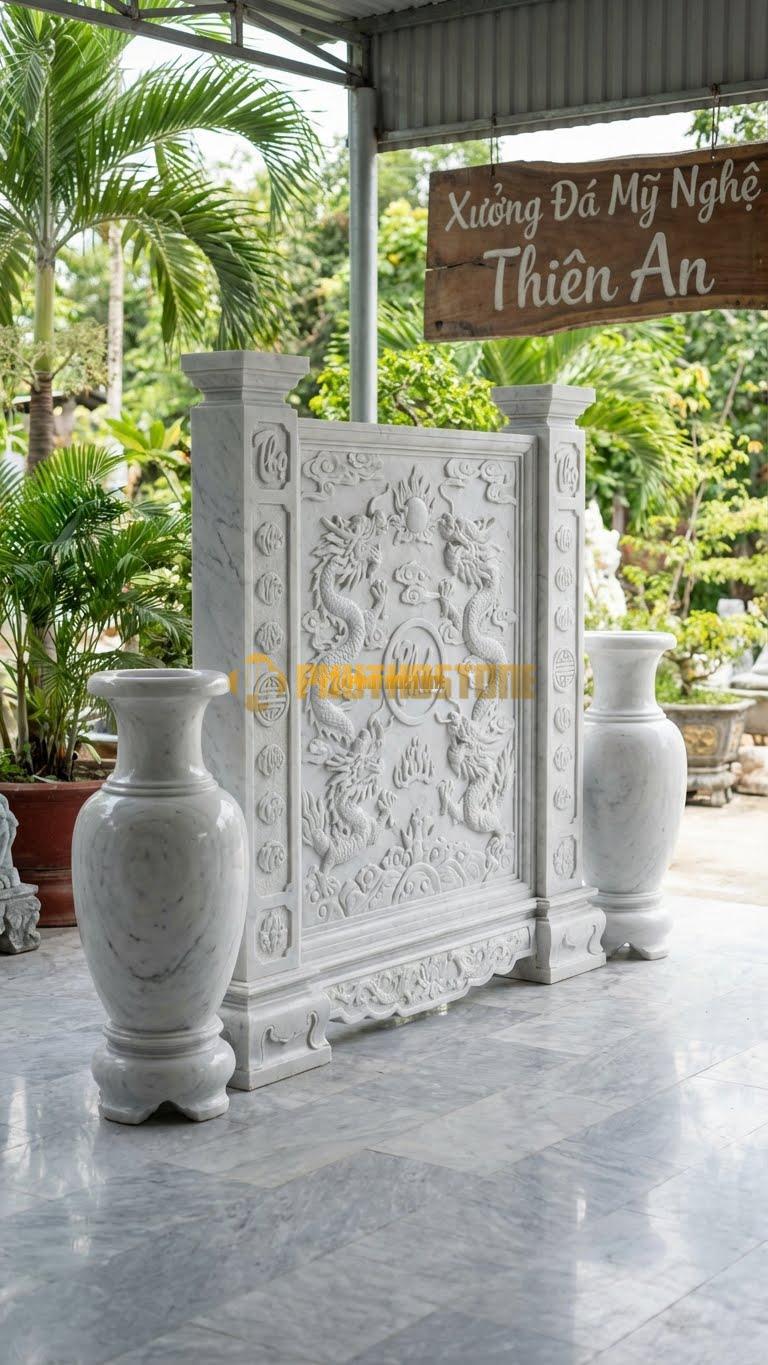 Cuốn Thư Đá Trắng Yên Bái Tam Quan Lục Bình L280: Hai Cột Bên Là 2 Lọ Lục Bình Đá Khổng Lồ. (L280 x H176 Cm).