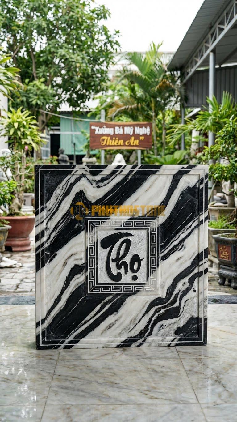 Cuốn Thư Đá Tuyết Sơn Chữ Thọ Vuông L147: Chữ Thọ Vuông Vức, Viền Gấm. (L147 x H89 Cm).