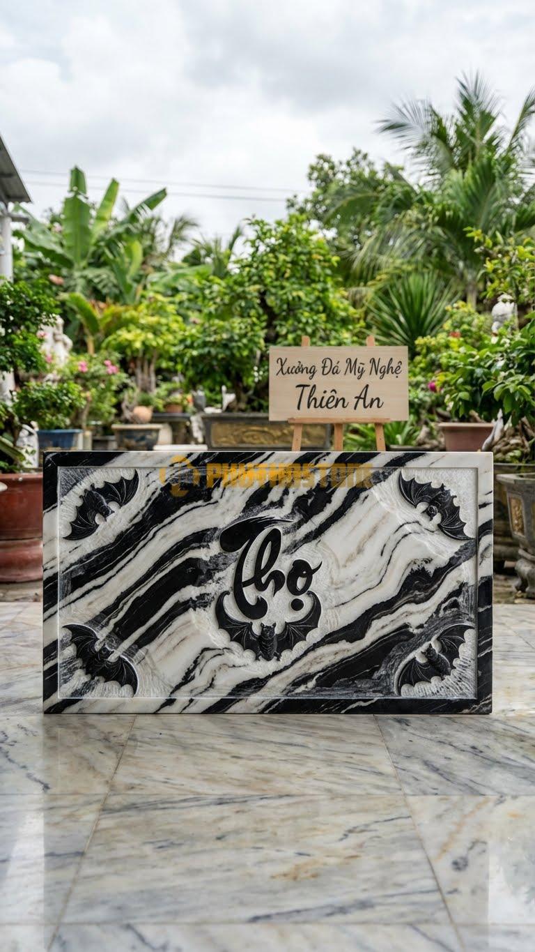 Cuốn Thư Đá Tuyết Sơn Dơi Chầu Chữ Thọ L127: 4 Con Dơi 4 Góc, 1 Con Ở Giữa Ngậm Chữ Thọ. (L127 x H69 Cm).