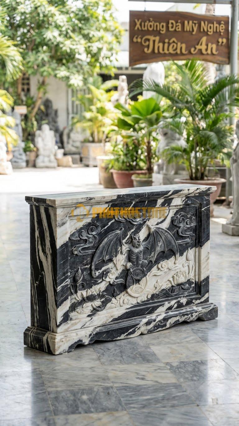 Cuốn Thư Đá Tuyết Sơn Dơi Ngậm Tiền L133: Dơi Dang Cánh Ngậm Đồng Tiền Cổ (Kim Tiền). (L133 x H81 Cm).
