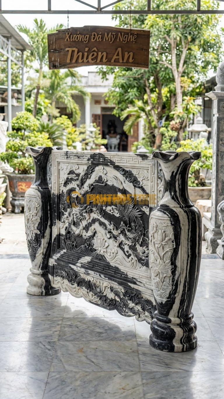 Cuốn Thư Đá Tuyết Sơn Tam Quan Lục Bình L280: Hai Cột Bên Là 2 Lọ Lục Bình Đá Khổng Lồ. (L280 x H176 Cm).