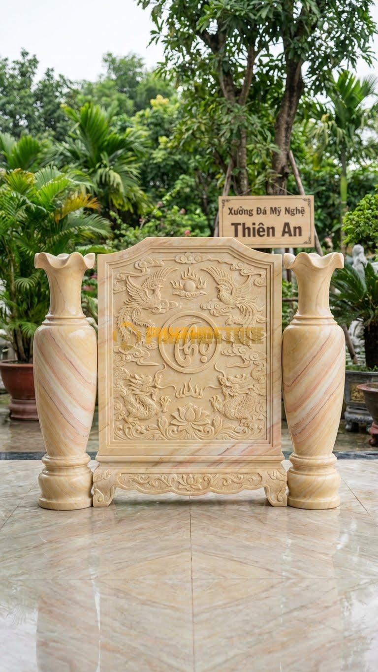 Cuốn Thư Đá Vàng Nghệ An Tam Quan Lục Bình L280: Hai Cột Bên Là 2 Lọ Lục Bình Đá Khổng Lồ. (L280 x H176 Cm).