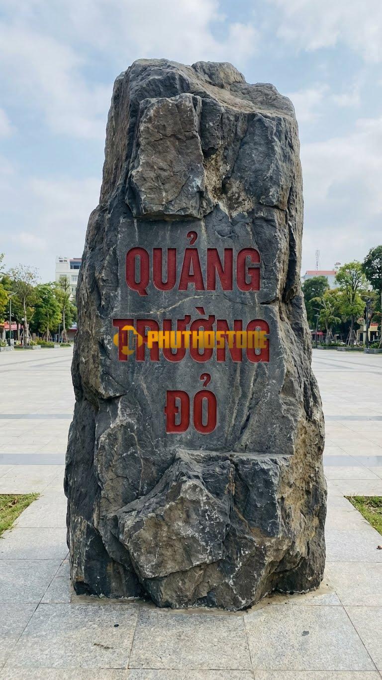 Đá tảng đen tự nhiên khắc ‘QUẢNG TRƯỜNG ĐỎ’