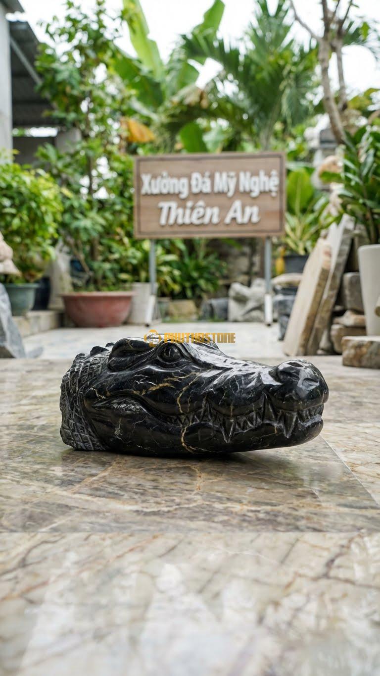 Đầu Cá Sấu Bằng Đá Đen Chỉ Nâu, Kiểu Dáng Kích Thước Dài 30cm.