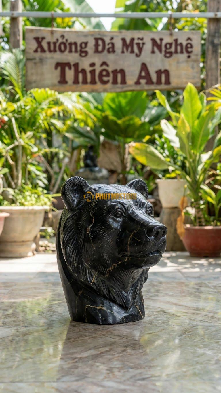Đầu Gấu Bằng Đá Đen Chỉ Nâu, Kiểu Dáng Treo Tường Hoặc Để Bàn. Kích Thước Cao 25cm.