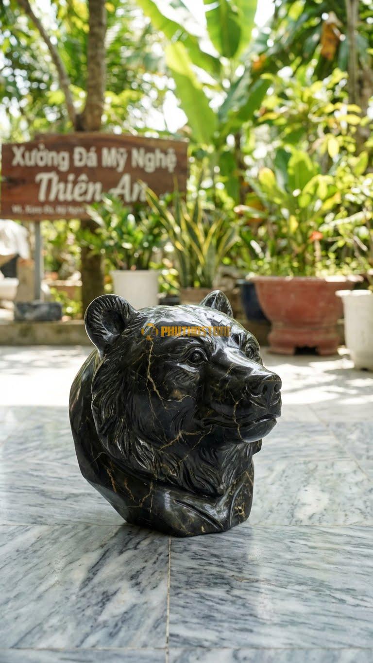 Đầu Gấu Bằng Đá Đen Chỉ Nâu, Kiểu Dáng Treo Tường Hoặc Để Bàn. Kích Thước Cao 25cm.
