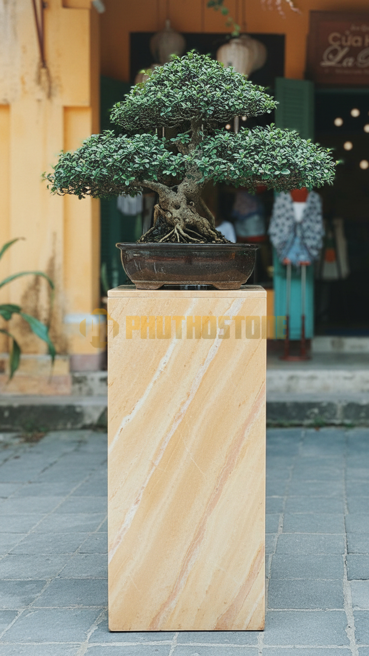Đôn Vuông Đá Vàng Nghệ An Dáng Trụ Thẳng, Mặt Mài Bóng, Cạnh Vát Kim Cương – Vuông 30cm, Cao 70cm