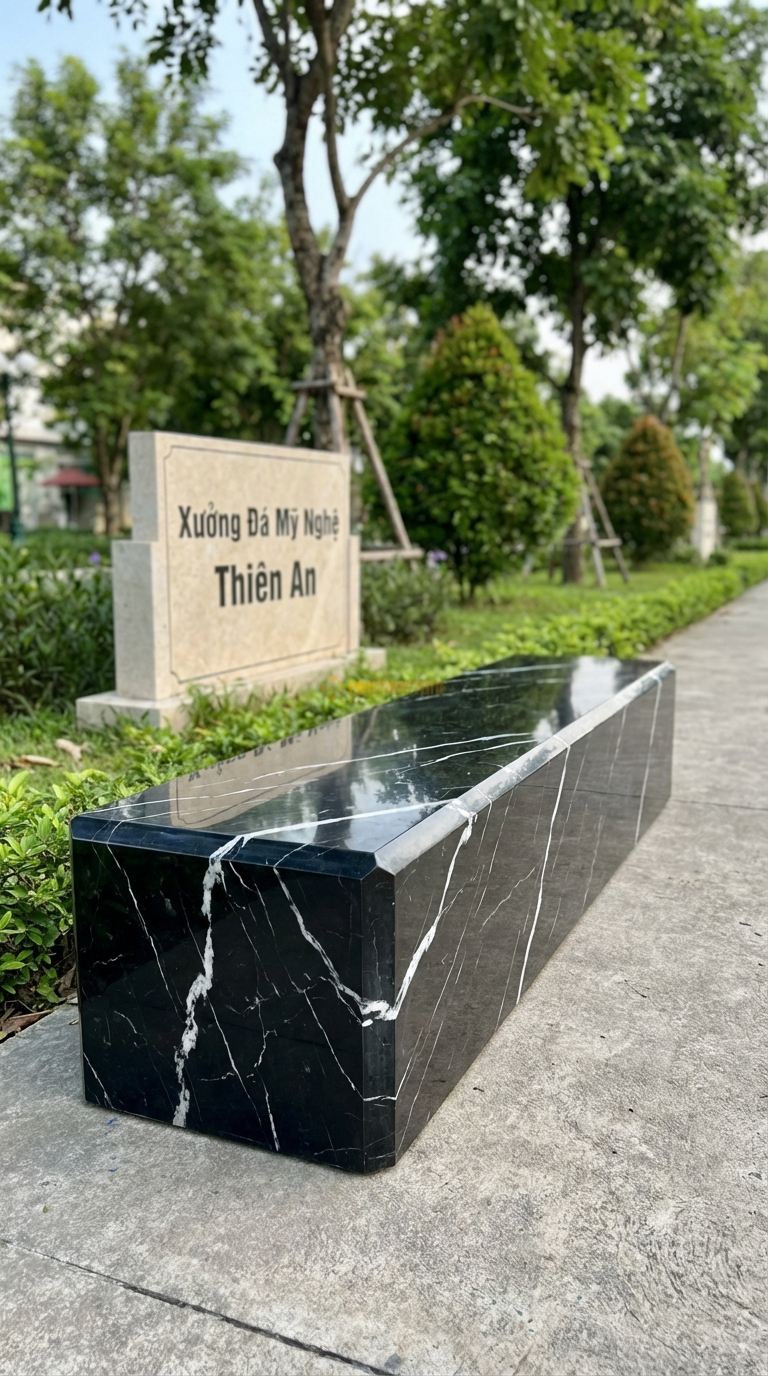 Ghế Dài Nguyên Khối Vát Cạnh, Chất Liệu đá Đen Tia Chớp, Kiểu Dáng cắt Vát Mạnh Mẽ, Hiện Đại Từ Một Khối đá Lớn 220Cm x 50Cm x 45Cm. 220Cm x 50Cm x 45Cm