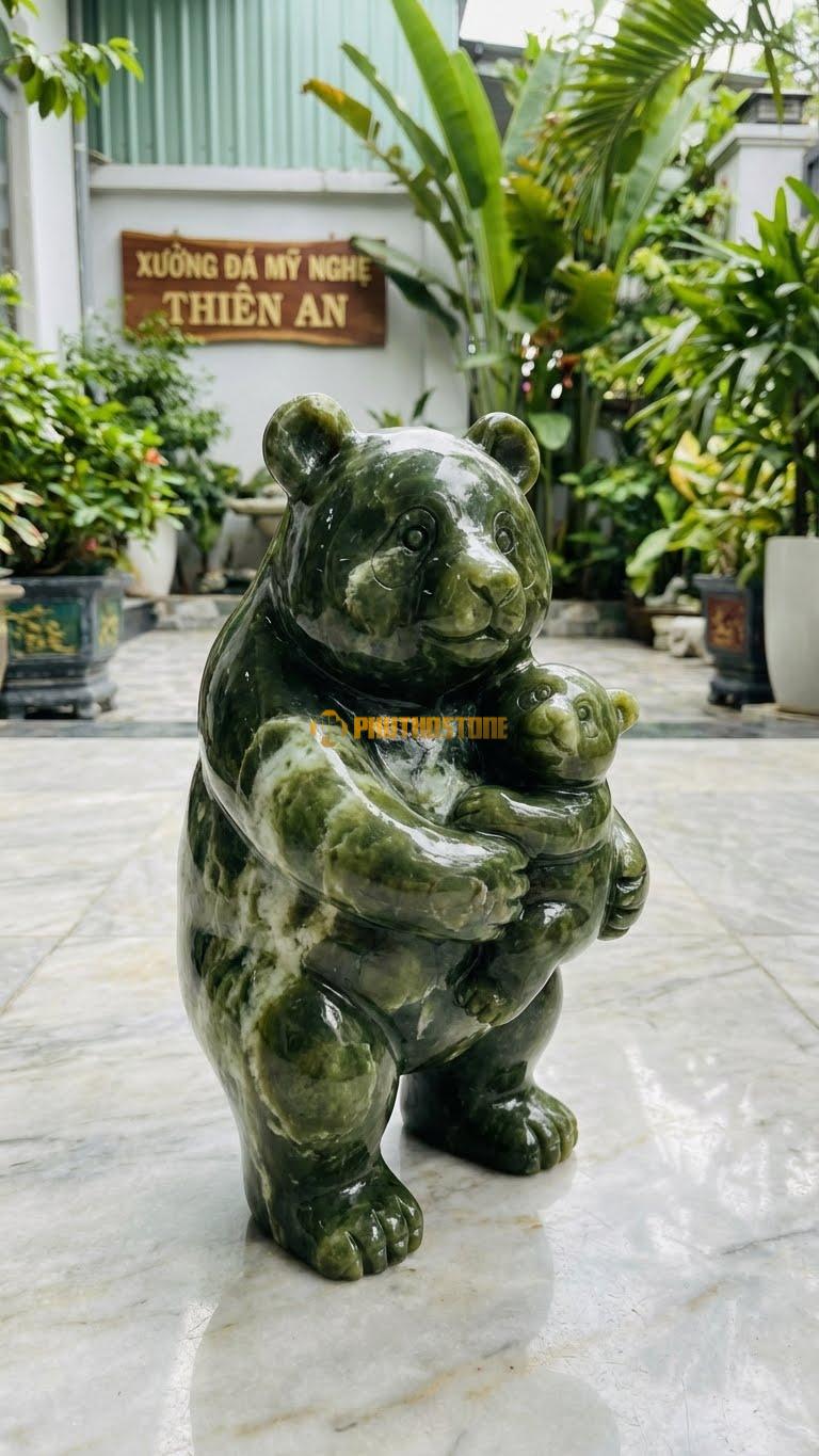 Gia Đình Panda Bằng Đá Serpentine, Kiểu Dáng Mẹ Ôm Con Vào Lòng. Kích Thước Cao 30cm.